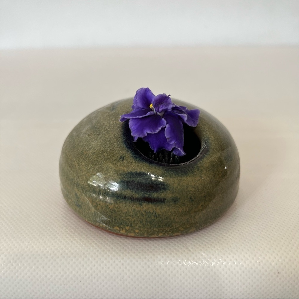 Vintage Ikebana Ceramic Green Flower Frog Vase Handmade Pottery MCM - Picture 5 of 7
